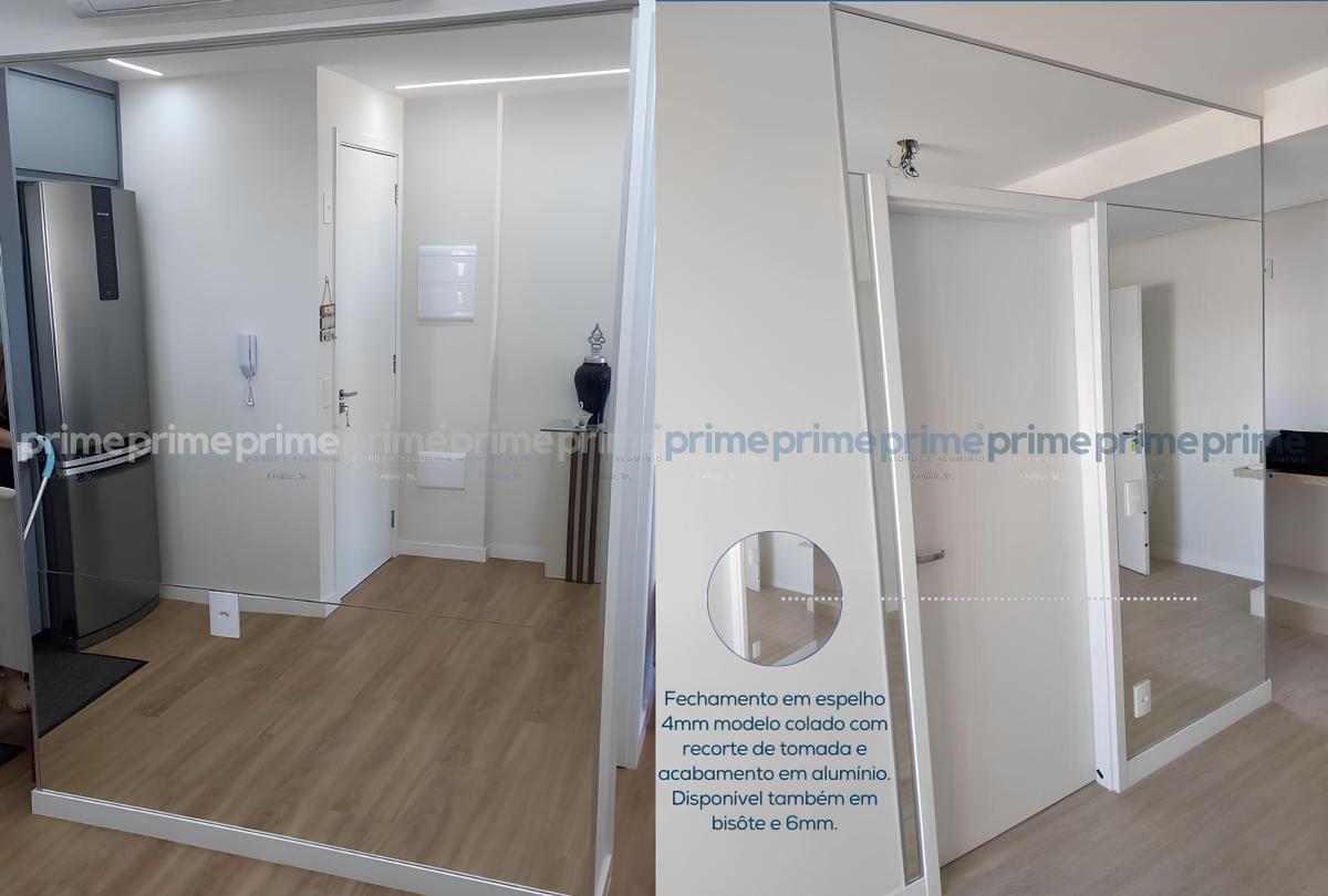 2 Fechamento em espelho 4mm modelo colado com recorte de tomada e acabamento em alumínio. Disponível também em bisôte e 6mm
