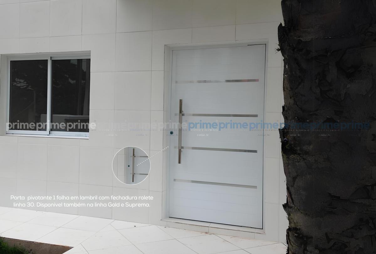 Porta  pivotante 1 folha em lambril com puxador e pintura personalizada linha 30. Disponível também na linha Gold e Suprema