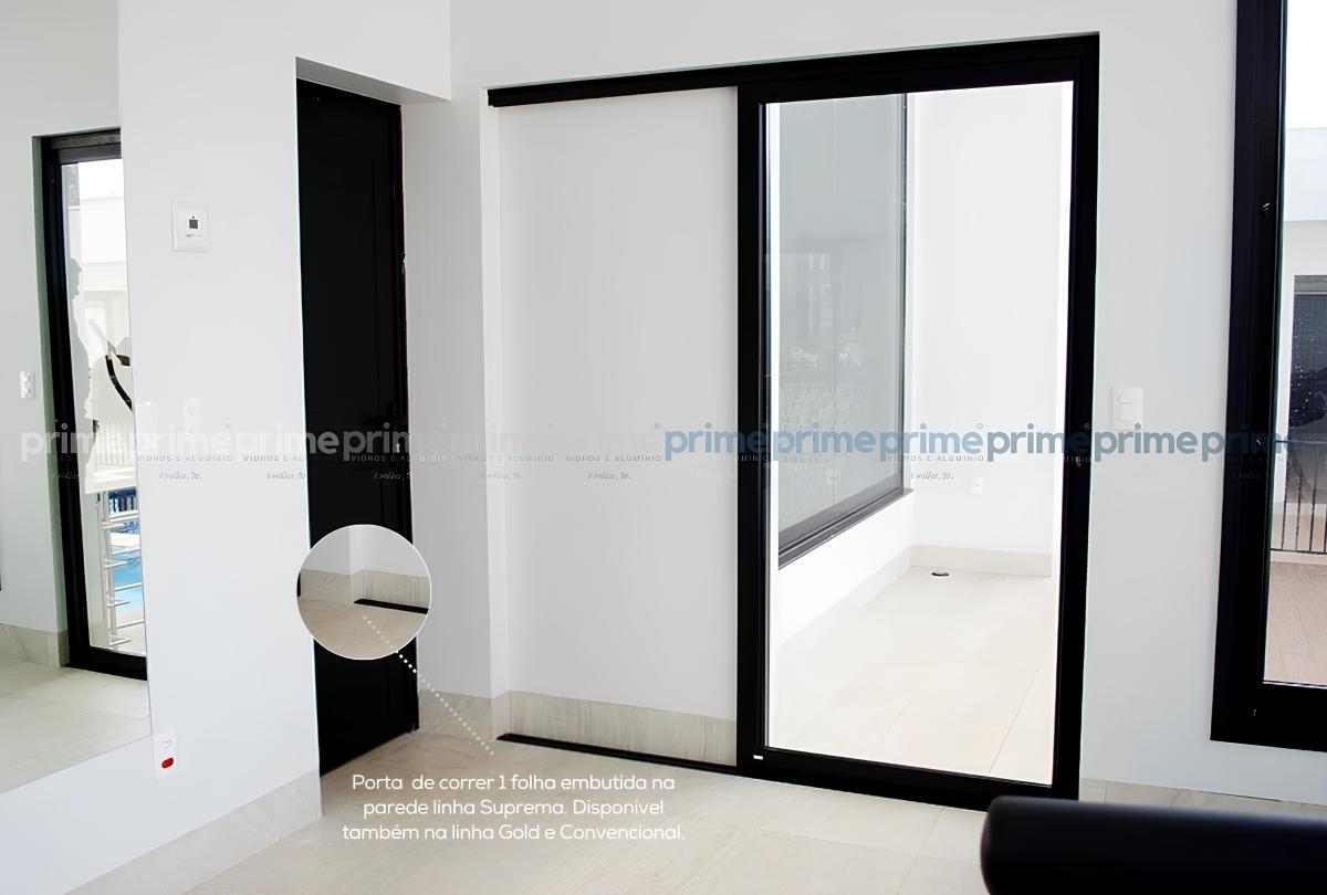 Porta  de correr 1 folha imbutida na parede linha Suprema. Disponível também na linha Gold e Convenciona