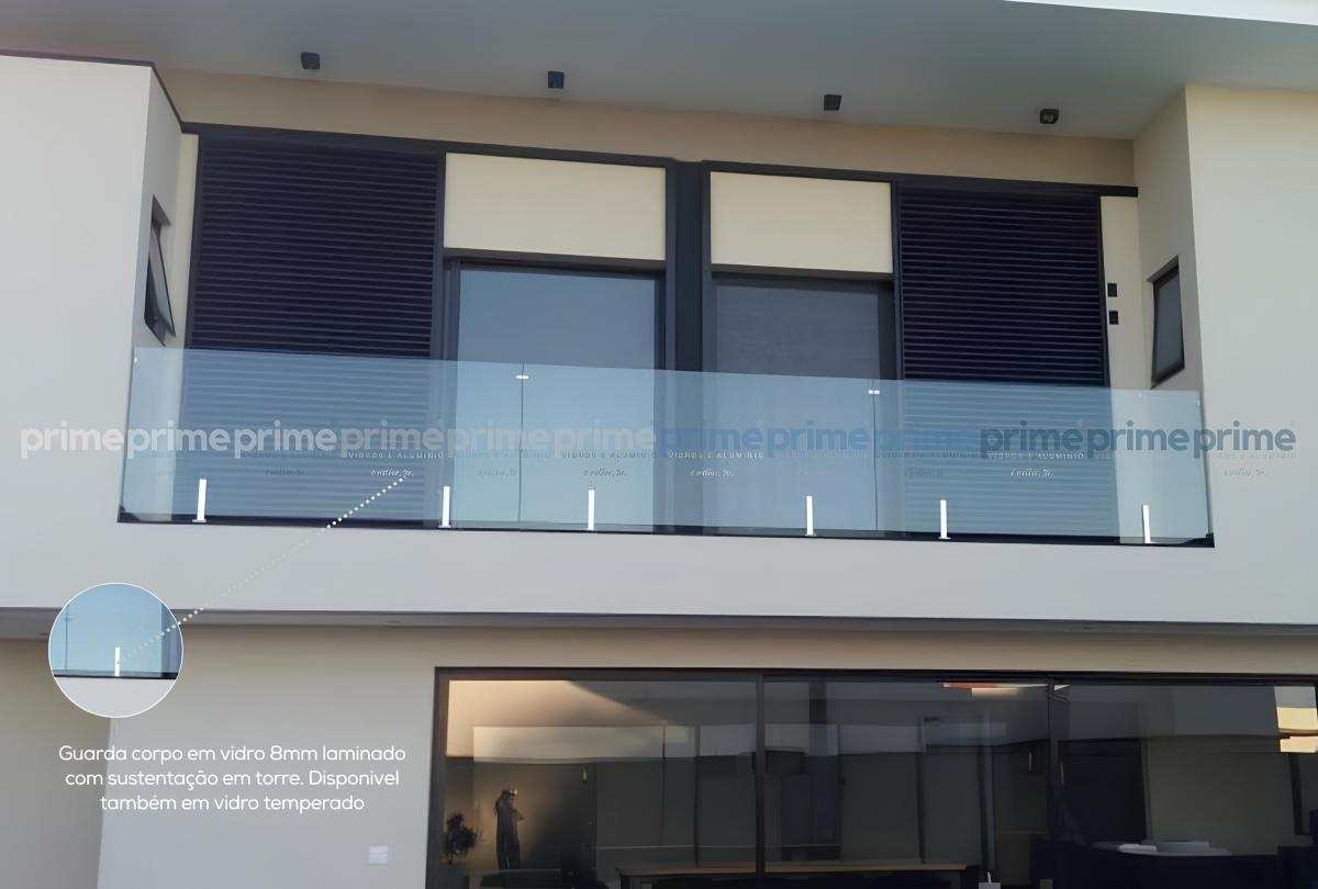 16 - Guarda corpo em vidro 8mm laminado com sustentação em torre. Disponivel também em vidro 10  e 12mm