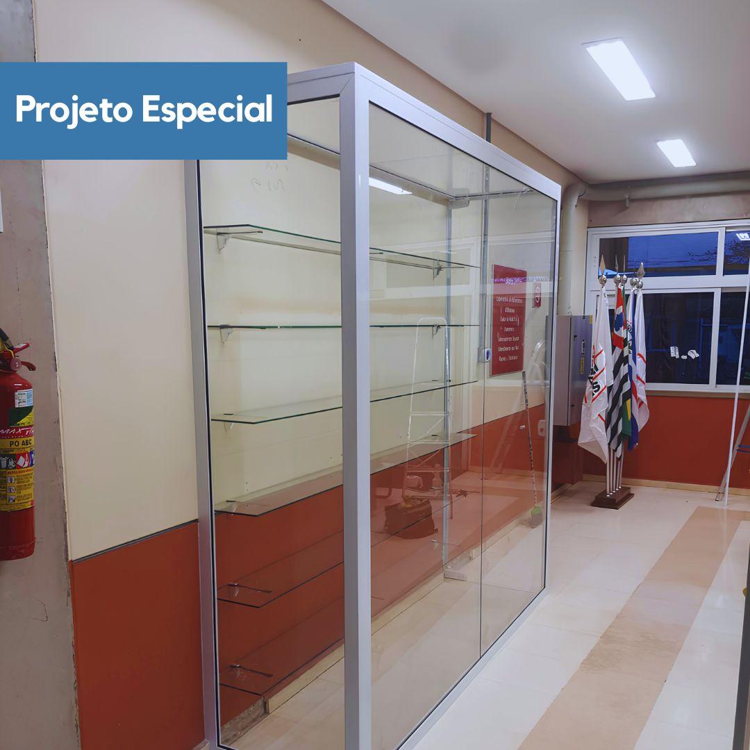 Estante Personalizada em Vidro Temperado: Realize Seu Sonho com Projetos Especiais da Prime Vidros e Alumínio